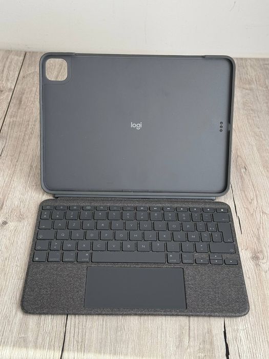 Чохол-клавіатура Logitech Combo Touch для iPad Pro 11 (920-010144)