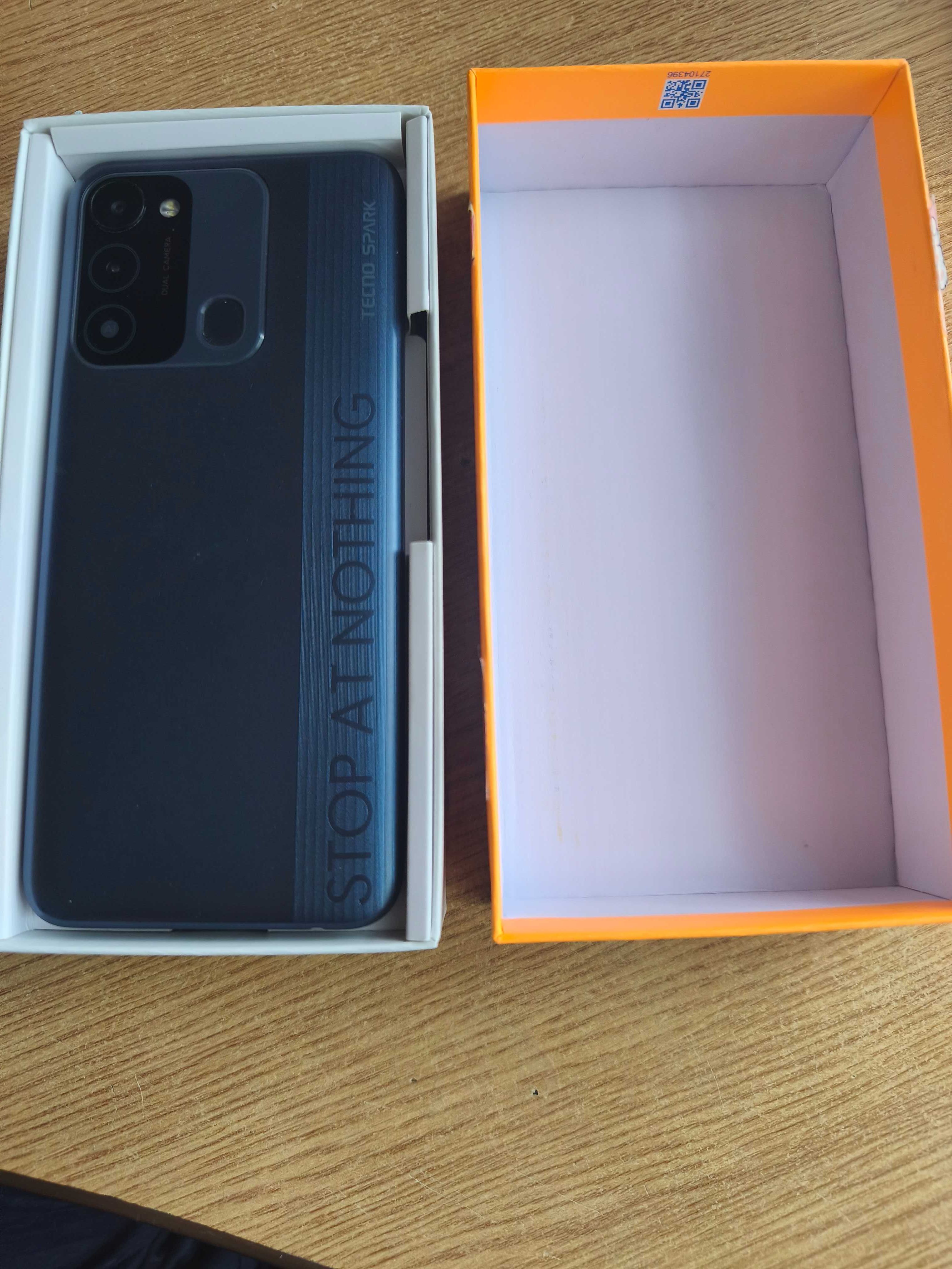 Смартфон Tecno Spark 8C 4/64GB