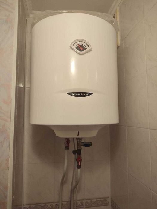 Продам водонагрівач Ariston SG1 50 V