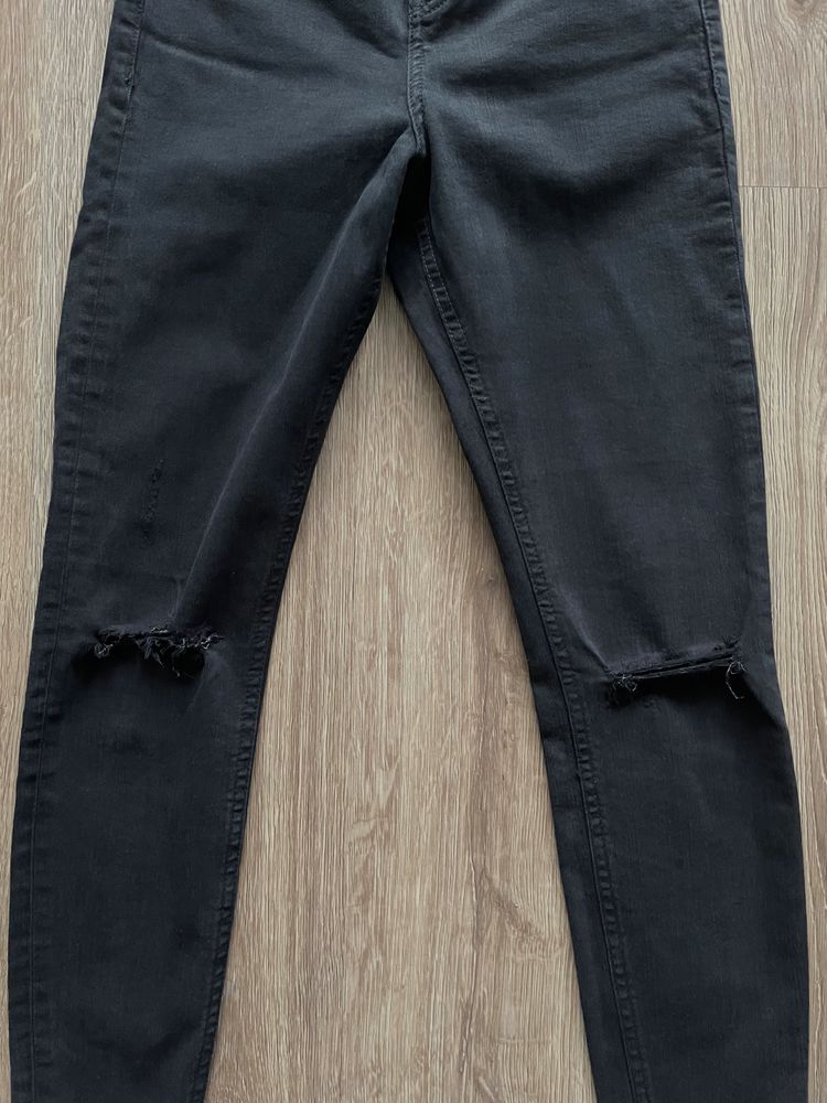 Spodnie jeansy skinny czarne z dziurami Topshop