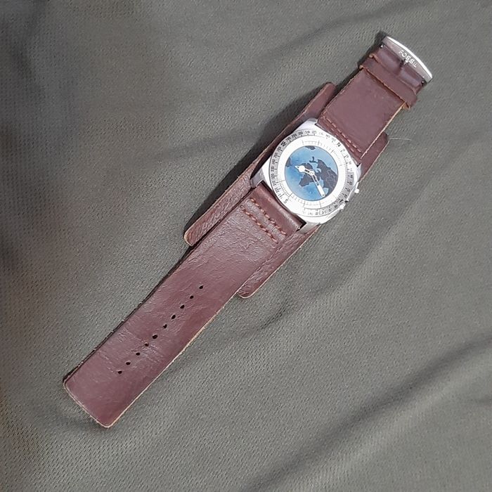 Часы FOSSIL  карта мира.