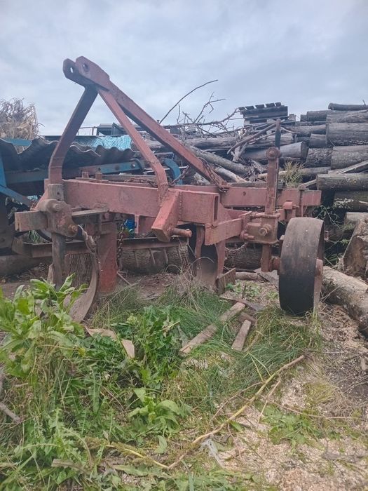 Плуг 3 корпусний