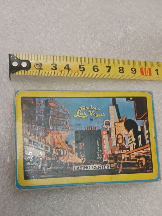 Карти сувенірні пластикові гральні . 54 шт. Б/у