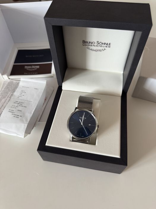 Стильний годинник від Bruno Sohnle