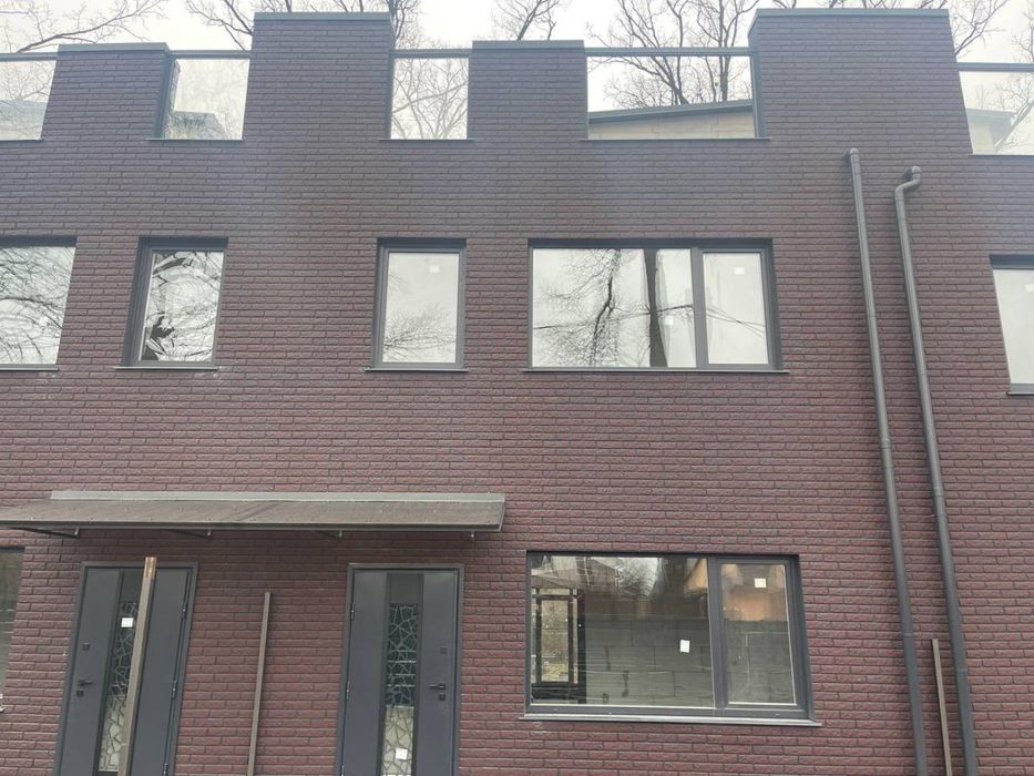 Продаж 3 пов таунхауса, тераса на даху ! 1.3 сотки, 110 кв. м,