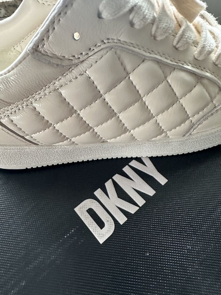 Snakersy DKNY  roz 35,5