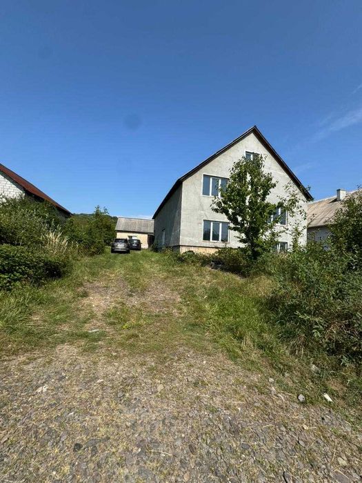 Продаж 2 будинків з ділянкою на 27 сотих поблизу Мукачево!