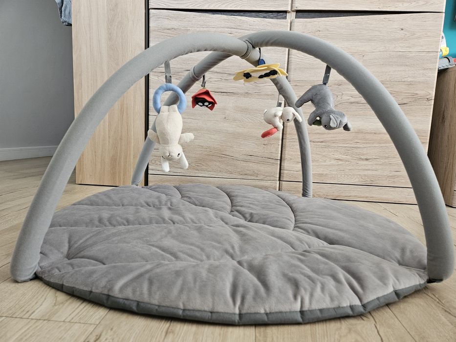 Mata z zabawkami dla niemowląt Ikea GULLIGAST