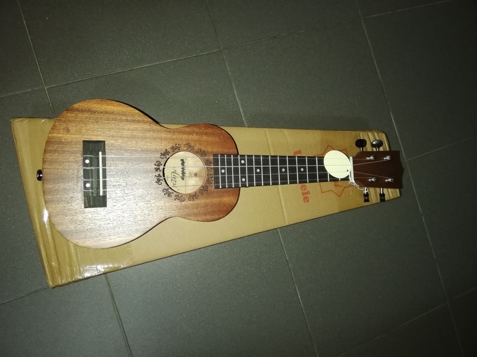 Ukulele soprano novo
