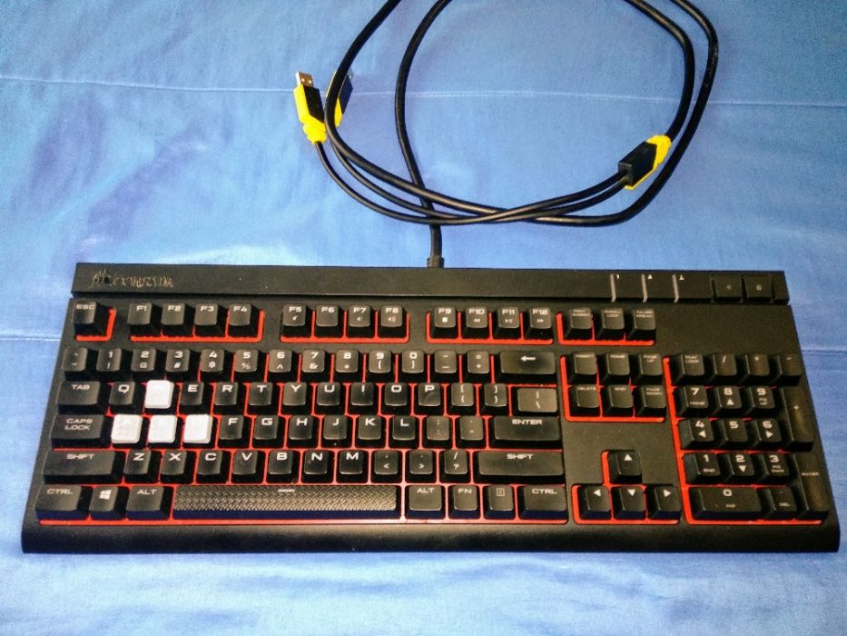 Teclado Mecânico Corsair Strafe