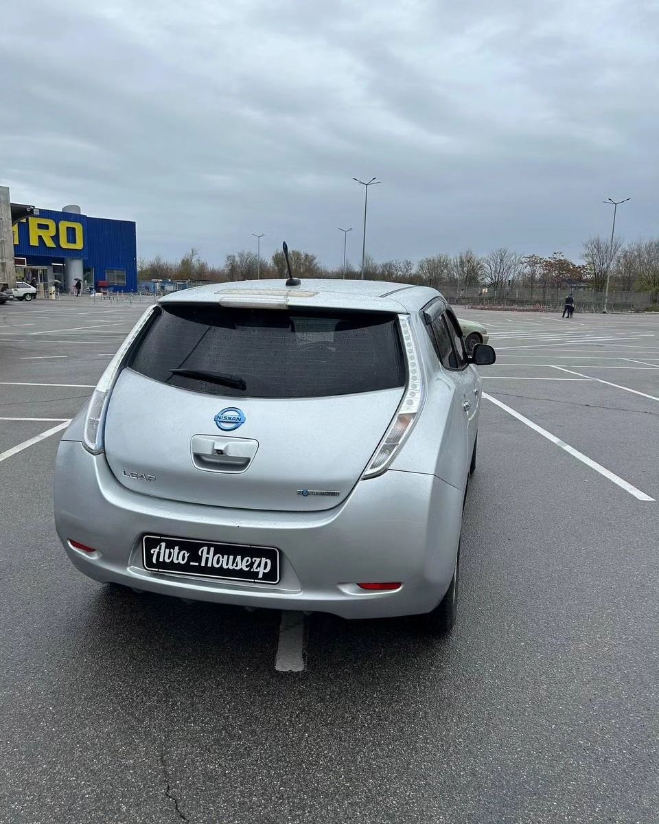 Продам Nissan Leaf