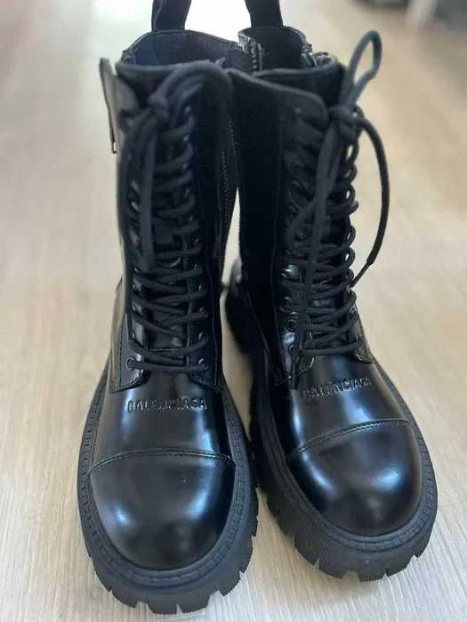 Стильні жіночі чоботи BALENCIAGA
