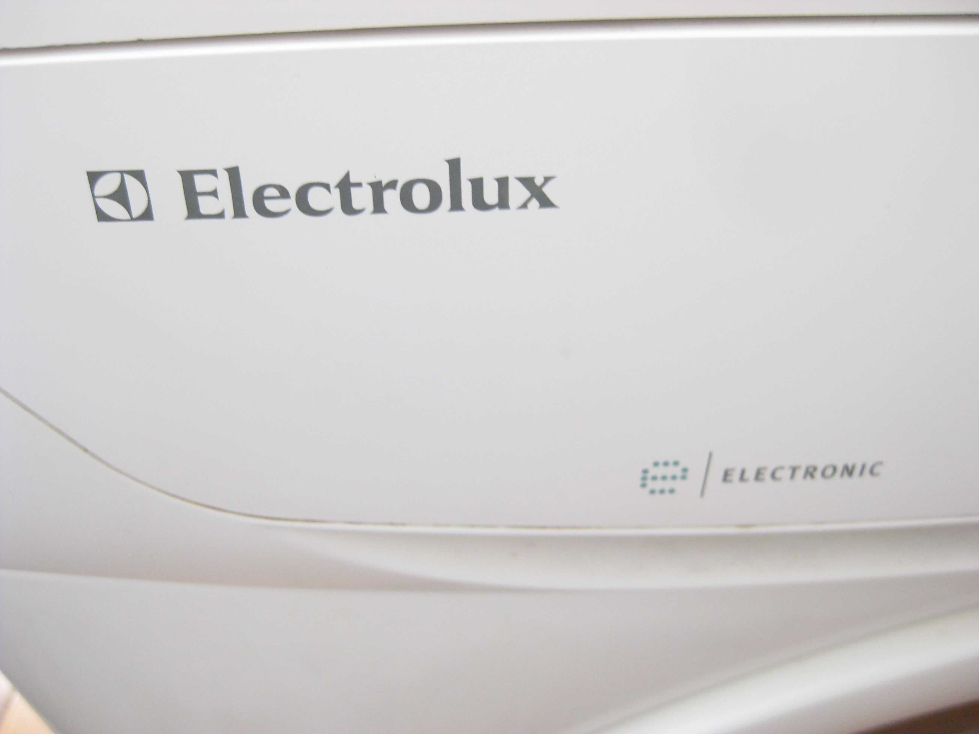 Стиральная машинка Electrolux  EWF 1030 под ремонт или на детали.