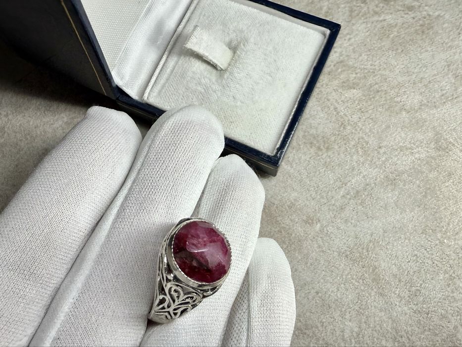 Срібний перстень 925-ї проби з натуральним рубіном