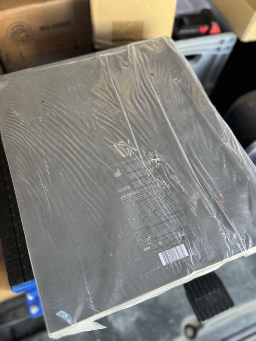 Hot Toys Batman The Dark Knight Rises - Bruce Wayne - DX Series