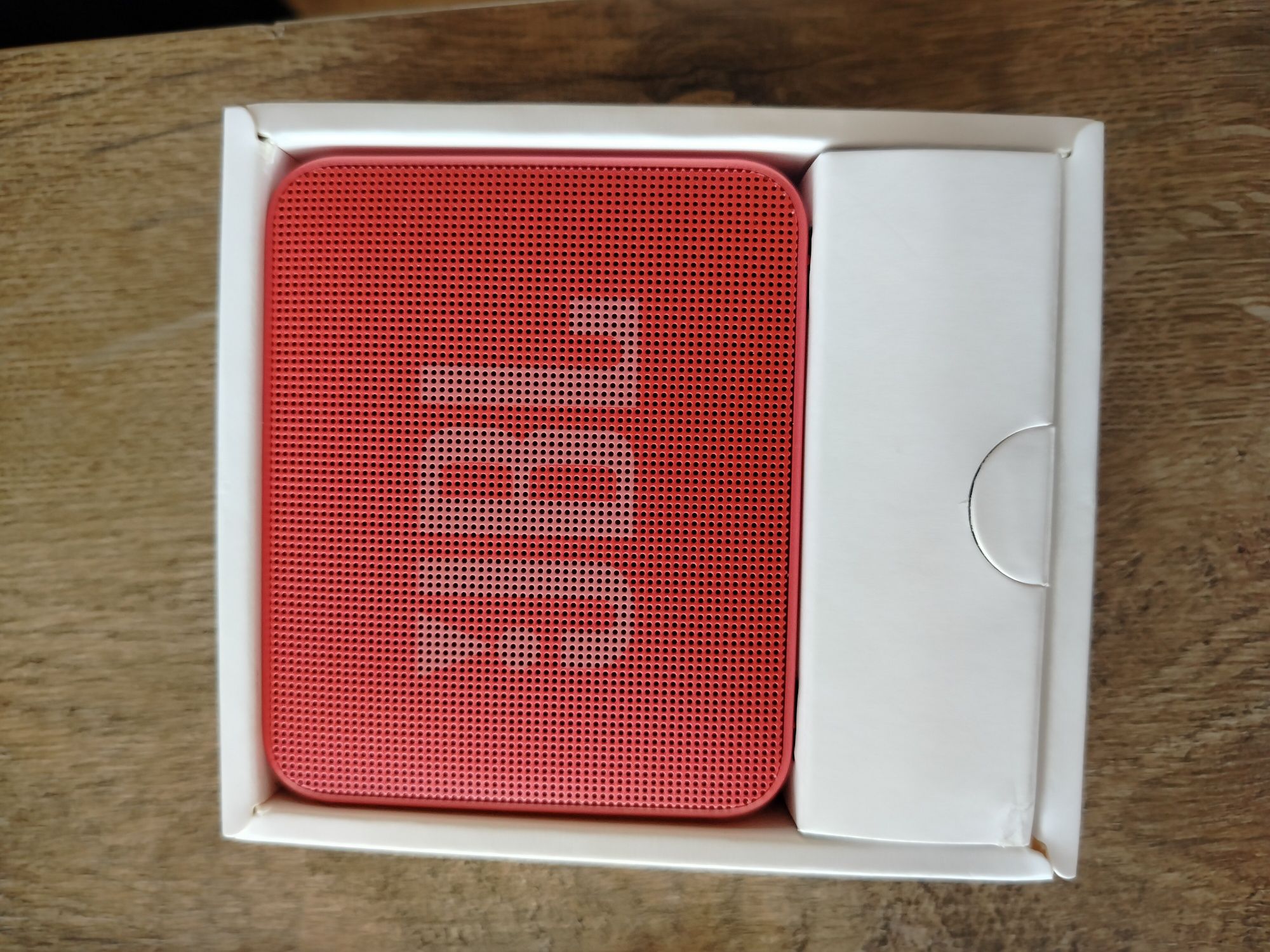JBL Harman Go Essential czerwony.