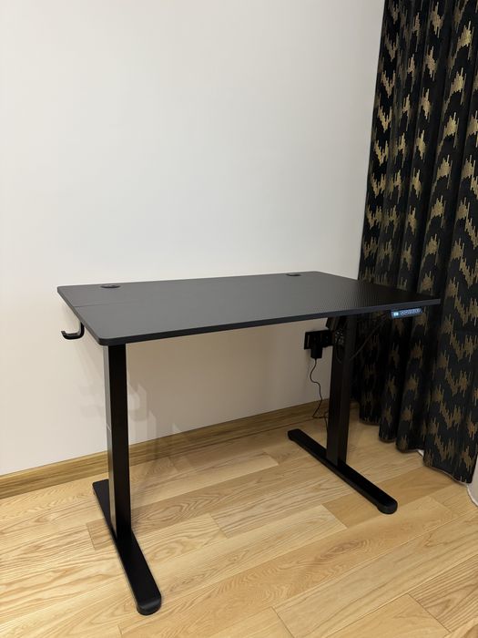 Ergonomiczne biurko z elektryczną regulacją wysokości blatu