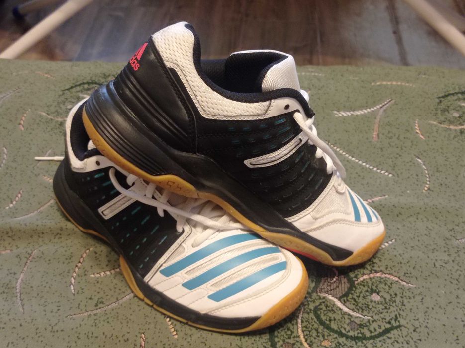 Кроссовки Adidas волейбол, гандбол оригинал размер-38 стелька-24 см