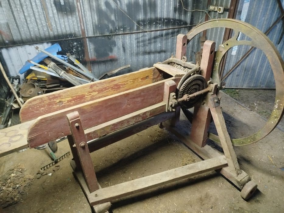 ozdoba ogrodowa vintage sieczkarnia loda