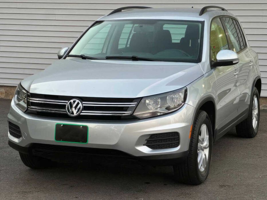 Volkswagen Tiguan S      2015