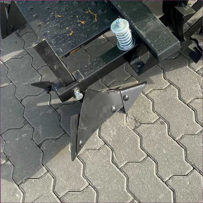 Картоплесаджалка навісна для трактора дворядна 60 см їжаки, сажалка