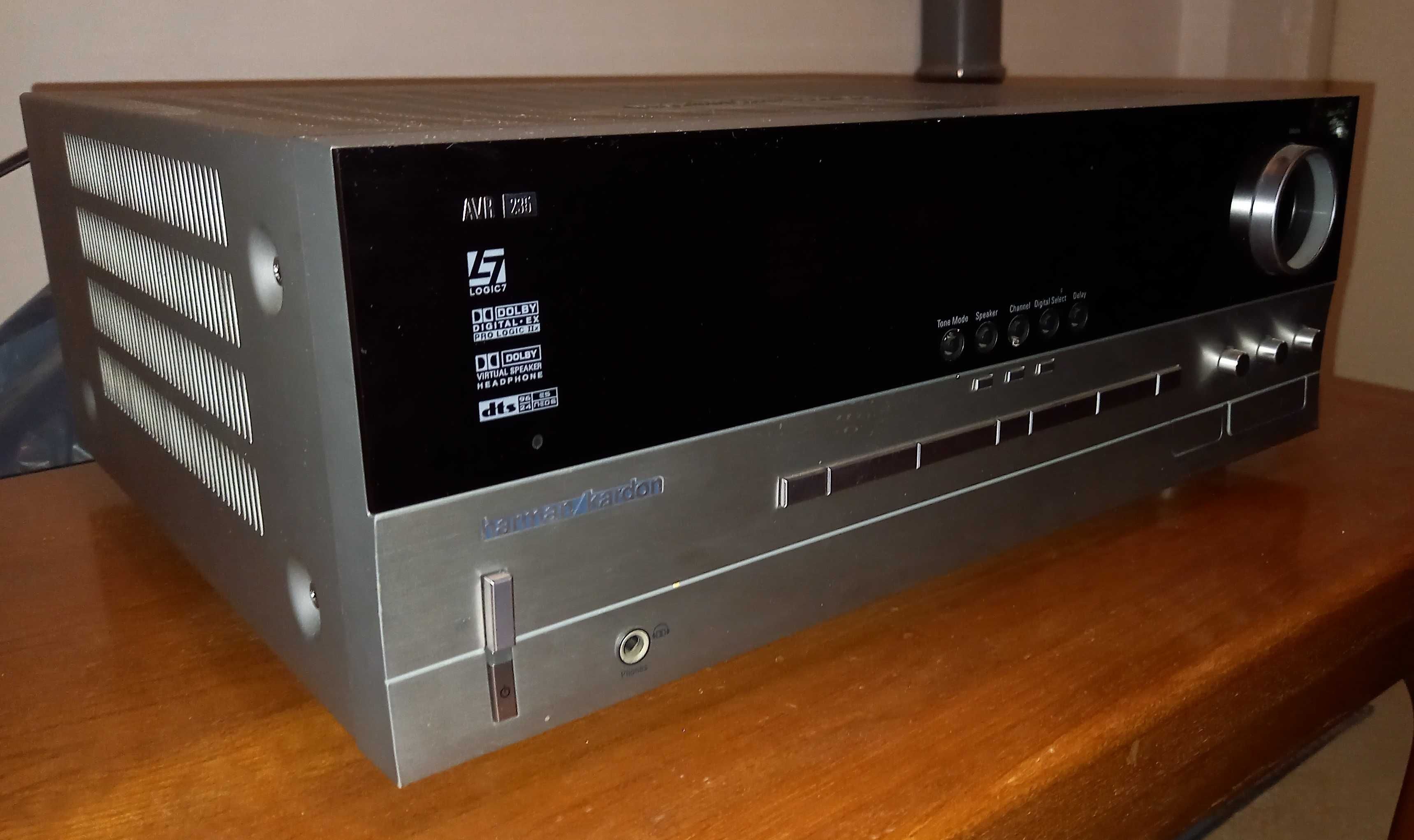 Amplituner HARMAN KARDON AVR 235 + zestaw głośników i subwoofer