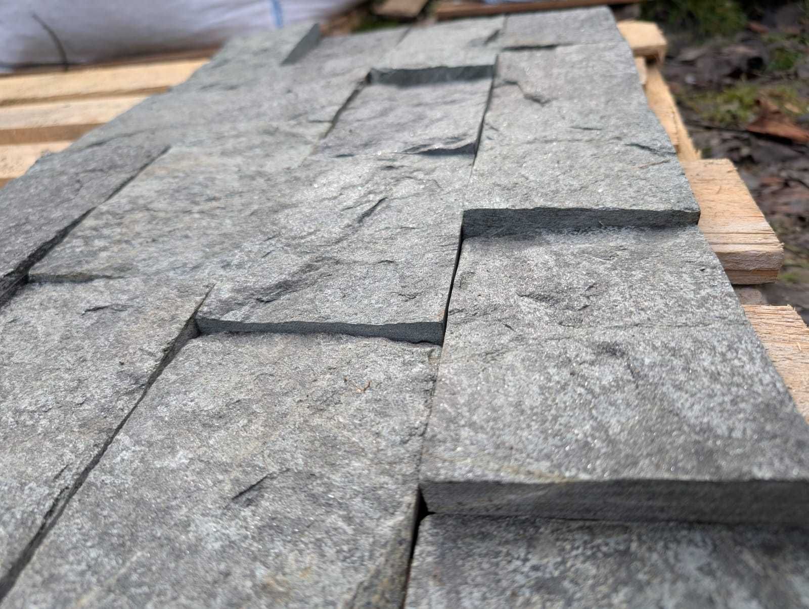 Kamień naturalny ciemny grafit, antracyt kamień chodnikowy elewacyjny