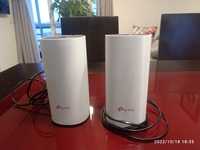 Dois repetidores de sinal Wi-Fi