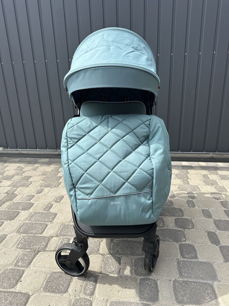 Прогулянкова коляска Carello Bravo