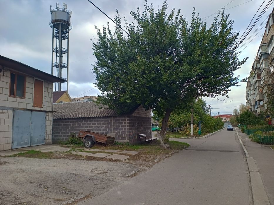 Продам гараж 2-х пов. с.Козин, вул. Садова,35