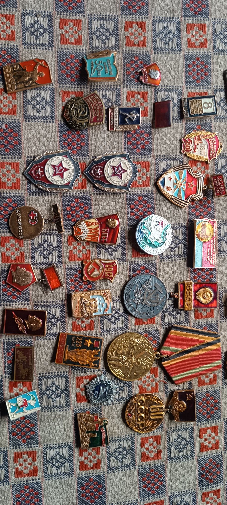 Продам значки СССР