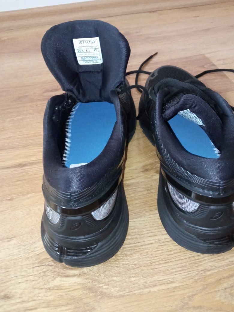 Asics Buty sportowe   21 Nimbus rozmiar ok.41