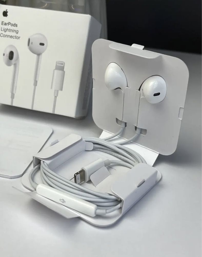 Навушники Apple EarPods with Lightning Connector