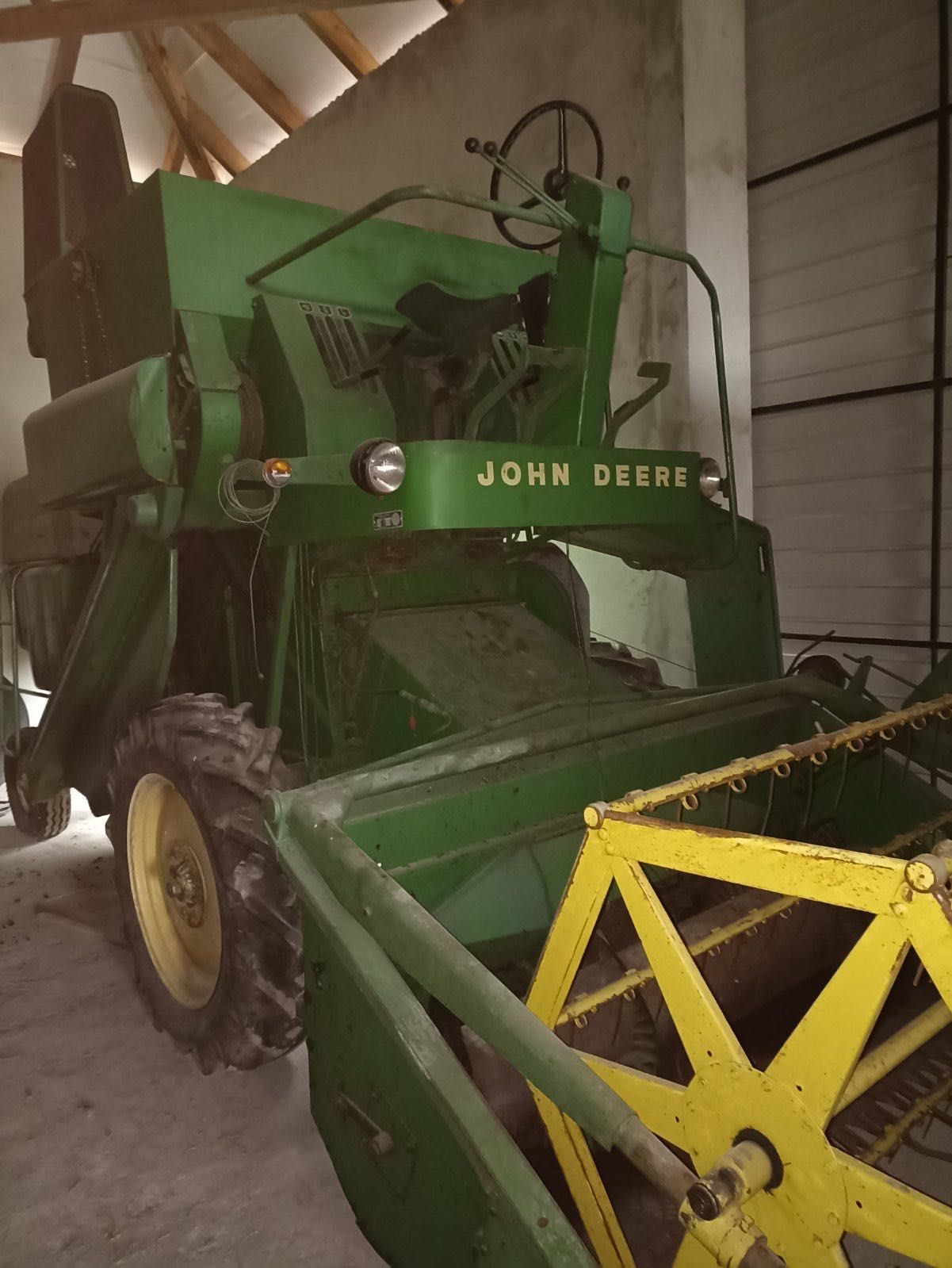 Комбайн Volvo 1110 з січкарньою і John Deere