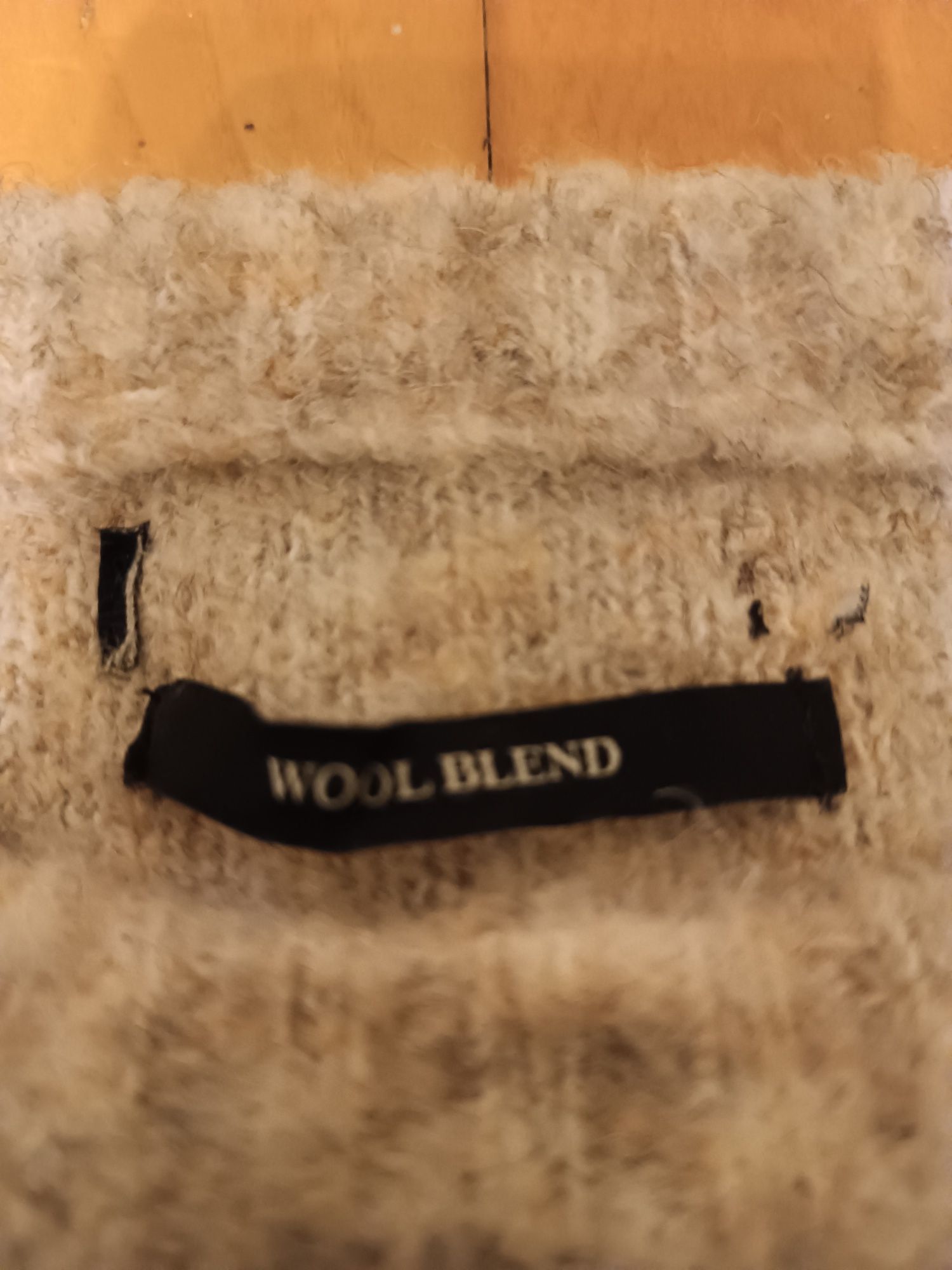 Sweter beżowy, oversize, wełniany,ciepły, na jesień, na zimę,miły, S/M
