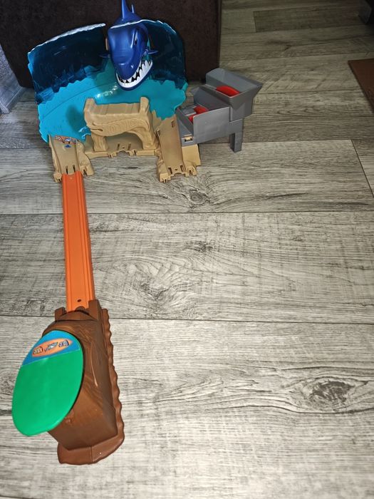 Треки Hot wheels оригинал Дракон, Акула