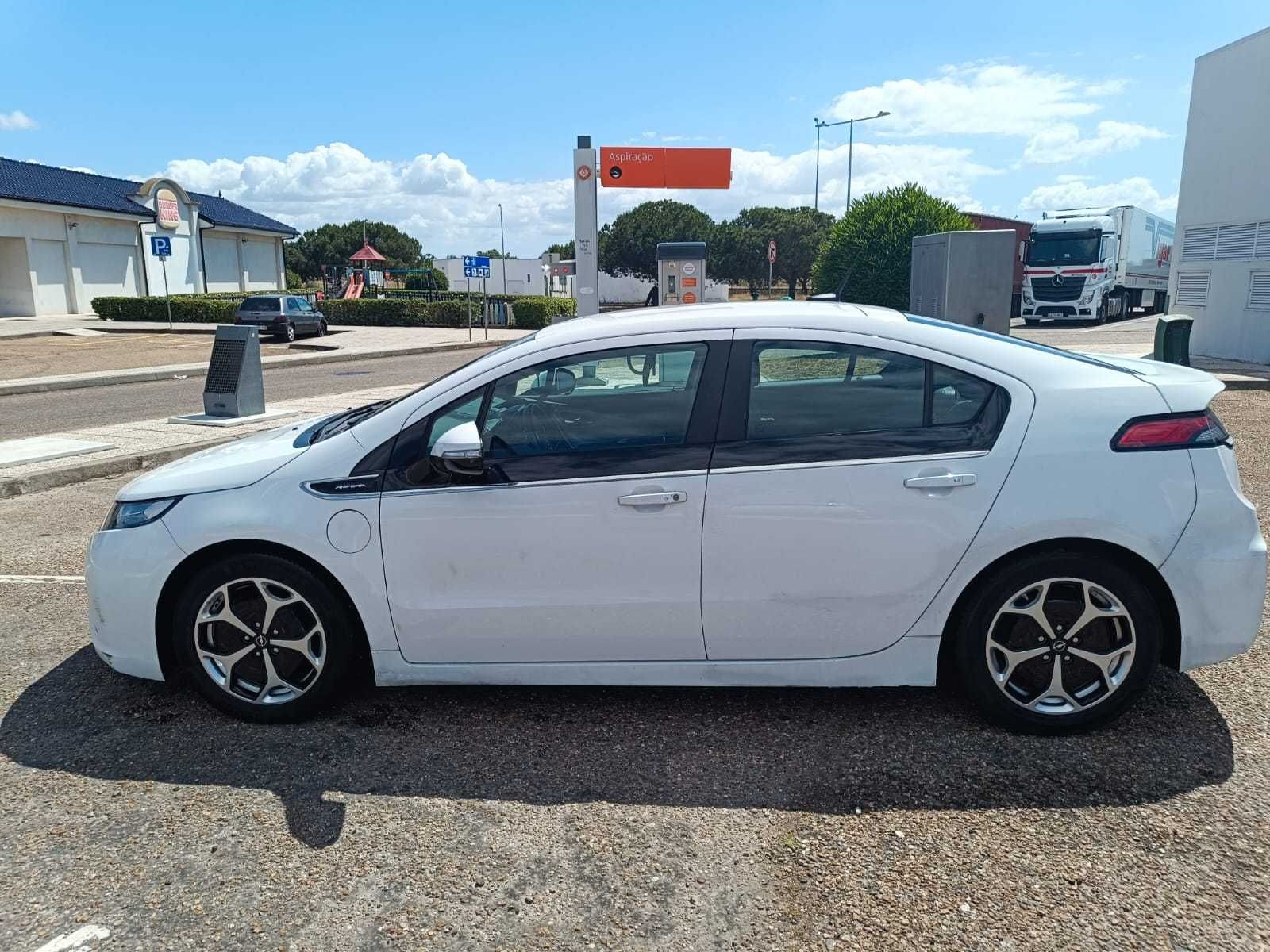 Opel Ampera 2012