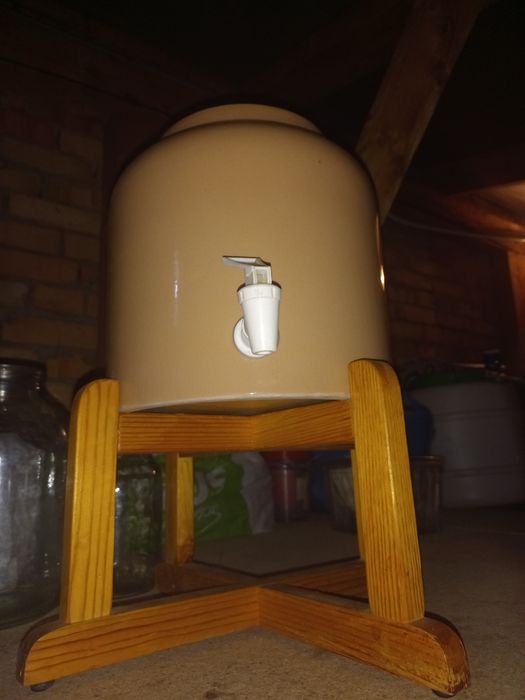 Продам підставку під кулер з водою