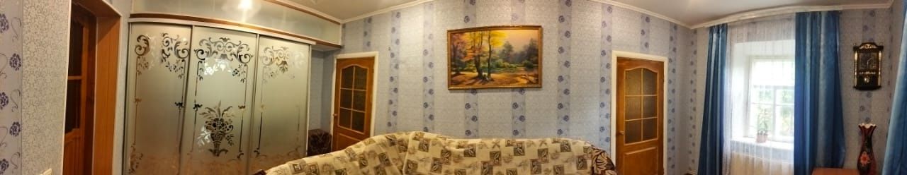 Будинок у центрі Бобринця з гостьовим будиночком та гаражем