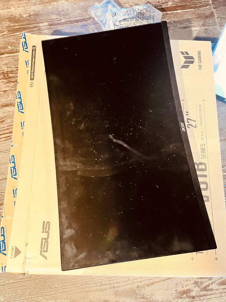 Monitory 2 szt uszkodzone matryce