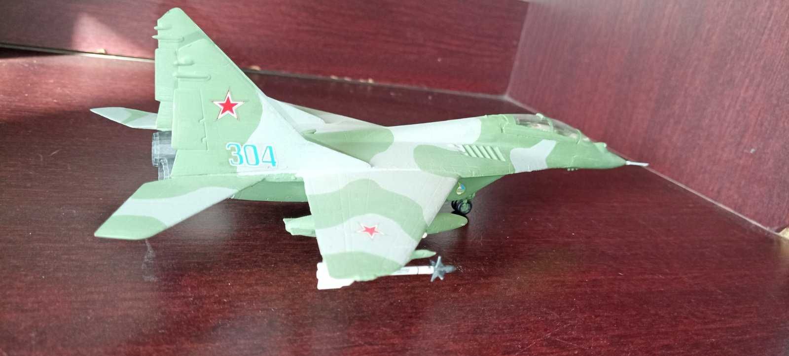 Модель самолета Миг-29УБ 1:72