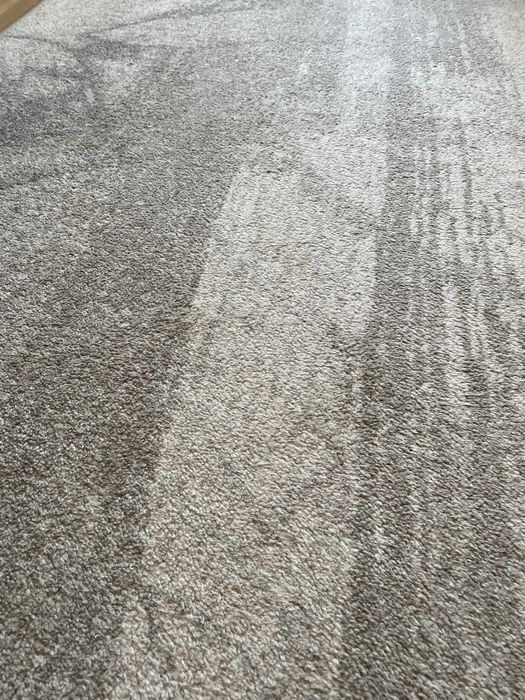 Sprzedam dywan używany.