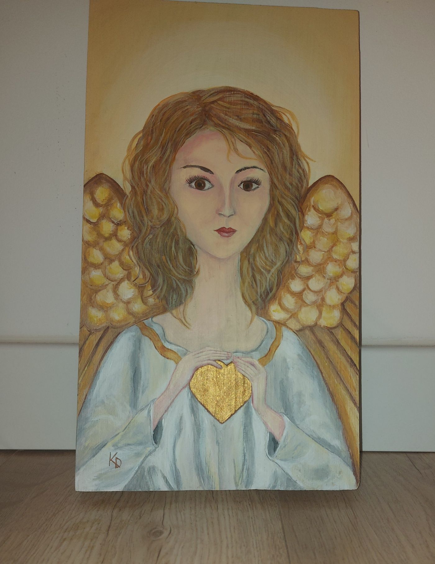 Anioł z sercem  malowany na desce