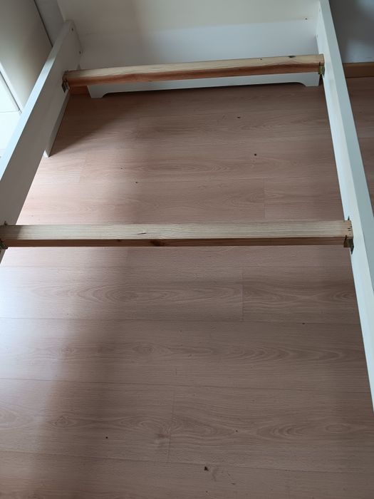 Cama com colchão, ambos em bom estado!