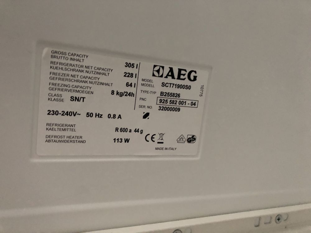 Вмонтований/вбудований холодильник AEG 185см