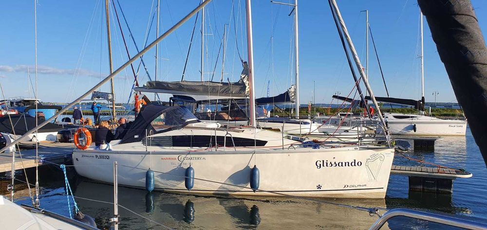 Phila900 jacht trzy kabiny czarter wynajem jachtu Mazury koło sterowe