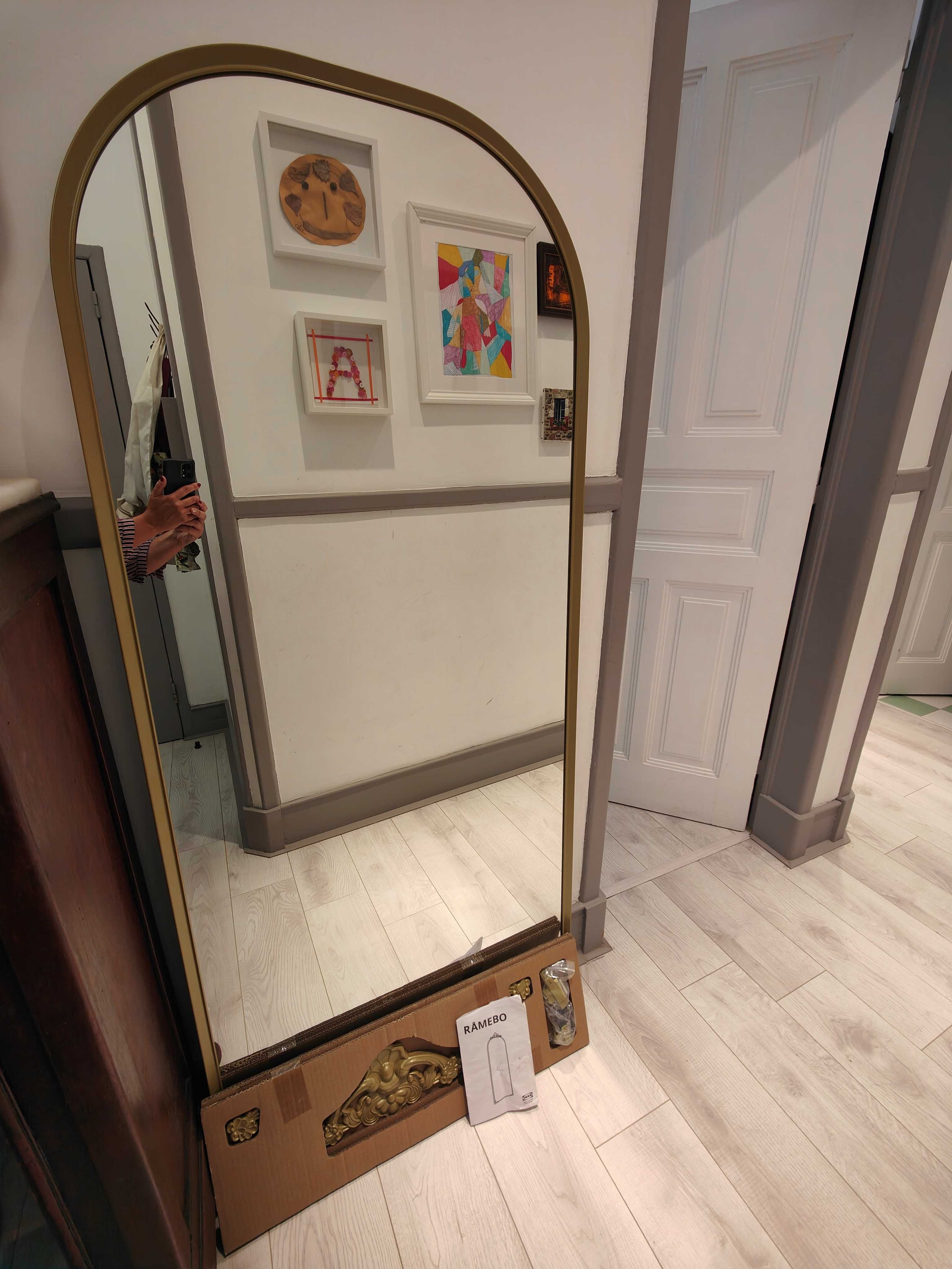 Espelho de corpo inteiro dourado IKEA (Ramebo)