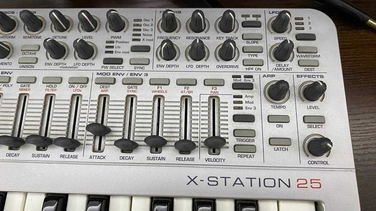 Синтезатор USB клавіатура USB аудіо інтерфейс Novation X-Station 25