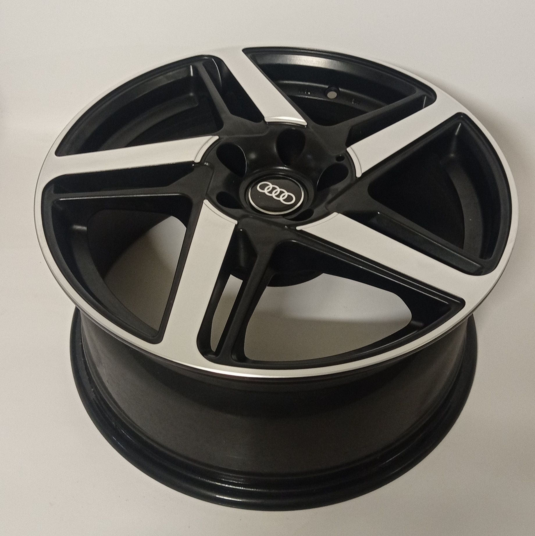 Fabrycznie nowe 5x112 17" audi  a4 b6 b7 b8 b9 a5 a6 c6 c7 q5