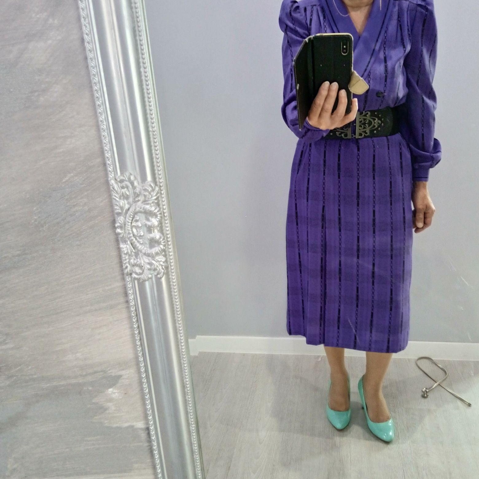 Elegancka wizytowa lekka z długim rękawem midi r M